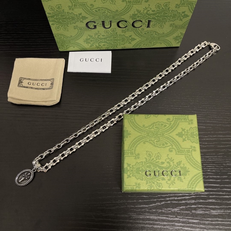 G*u*i necklaces